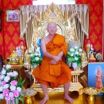 ปทุมธานี ประชาชนร่วมงานถวายกุฎิและฉลองการจบปริญญาเอกและงานวันเกิด (อายุวัฒนมงคล มุทิตาสักการะ) เจ้าอาวาสวัดเกาะเกรียง