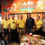 กรุงเทพฯ ประธานที่ปรึกษาคณะกรรมการกีฬามวยสำนักงานตำรวจแห่งชาติ พร้อมด้วย คณะที่ปรึกษาฯ คณะกรรมการฯ คณะอนุกรรมการกีฬามวยสำนักงานตำรวจแห่งชาติร่วมแสดงความยินดีกับท่าน พลตำรวจโทภาณุรัตน์ หลักบุญ ผู้บัญชาการตำรวจภูธร ภาค 3 และประธานคณะกรรมการกีฬามวยสํานักงานตํารวจแห่งชาติ ณ ร้านลาบนัว ถนนพหลโยธิน สะพานควาย กรุงเทพฯ