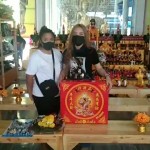 ปทุมธานี คอหวยสมหวัง แห่จุดประทัดแก้บนหลังได้รับโชคจากอ่างน้ำมนต์และ “ไอ้ไข่” วัดดอนใหญ่ จ.ปทุมธานี