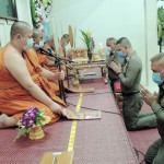 ปทุมธานี ผู้บังคับการตำรวจภูธรจังหวัดปทุมธานีเกียรติเป็นประธานในพิธีสวดพระอภิธรรมศพ ดาบตำรวจหญิงนภาพรครุฑพงษ์ ผู้บังคับหมู่ (งานธุรการ) สถานีตำรวจภูธรคูคต พร้อมมอบเงินช่วยเหลือจำนวนหนึ่งแก่ครอบครัวผู้เสียชีวิต