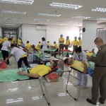 ปทุมธานี ผู้บังคับการตำรวจภูธรจังหวัดปทุมธานีนำข้าราชการในสังกัดตำรวจภูธรจังหวัดปทุมธานีร่วมทำกิจกรรมจิตอาสาบริจาคโลหิต  เนื่องในวันคล้ายวันพระราชสมภพของพระบาทสมเด็จพระบรมชนกาธิเบศร  มหาภูมิพลอดุลยเดช มหาราชบรมนาถบพิตร ” วันพ่อแห่งชาติ” ณ ตำรวจภูธรจังหวัดปทุมธานีชั้น 3 อำเภอเมือง จังหวัดปทุมธานี