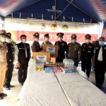 ปทุมธานี พลอากาศเอกธนศักดิ์ เมตะนันท์ รองเสธนาธิการทหาร พร้อมคณะเดินทางตรวจจุดควบคุมการแพร่ระบาดเชื้อไวรัส covid-19 พร้อมให้กำลังใจและมอบสิ่งของให้แก่เจ้าหน้าที่ประจำจุดตรวจเพื่อเป็นขวัญและกำลังใจในการทำงาน