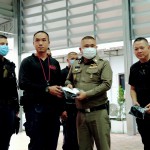 ปทุมธานี ผู้บังคับการตำรวจภูธรจังหวัดปทุมธานี ตรวจเยี่ยมการฝึกทบทวน ของเจ้าหน้าที่ตำรวจหน่วยปฏิบัติการพิเศษ ประจำ กองกำกับการสืบสวนสอบสวนตำรวจภูธรจังหวัดปทุมธานี ณ อาคารอเนกประสงค์พล.ต.ต.ดร.ชยุต มารยาทตร์ หน้าอาคาร ตำรวจภูธรจังหวัดภูธร อำเภอเมือง จังหวัดปทุมธานี