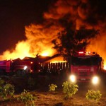 ปทุมธานี ไฟไหม้โรงงานรีไซเคิลแรงงานต่างด้าวหอบข้าวของวิ่งหนีตาย