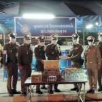 ปทุมธานี รองผู้บัญชาการตำรวจแห่งชาติพร้อมด้วยคณะเดินทางตรวจเยี่ยมจุดตรวจวัดแอลกอฮอล์พร้อมให้กำลังใจเจ้าหน้าที่ผู้ปฏิบัติงาน ณบริเวณห้างโลตัสนวนคร ถนนพหลโยธิน(ขาออก)ตำบลคลองหนึ่ง อำเภอคลองหลวง จังหวัดปทุมธานี