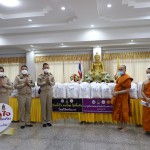 ผู้ว่าฯปทุมธานี ลงพื้นที่ให้กำลังใจและมอบเครื่องอุปโภคบริโภค โครงการศูนย์ศึกษาพระพุทธศาสนาวันอาทิตย์ร่วมใจรวมพลังบวรไทยสู้ภัยโควิด-19
