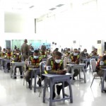 ปทุมธานี รองผู้บัญชาการสำนักงานตำรวจแห่งชาติพร้อมคณะเดินทางมาตรวจการทดสอบความรู้ความสามารถของข้าราชการตำรวจสถานีตำรวจภูธรคลองหลวง  ผู้ปฏิบัติหน้าที่ด้านการจราจร ณ ห้องประชุมที่ว่าการอำเภอคลองหลวง อำเภอคลองหลวงจังหวัดปทุมธานี