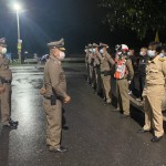 ปทุมธานี ผู้บังคับการตำรวจภูธรจังหวัดปทุมธานี เดินทางตรวจเยี่ยมจุดตรวจเคอร์ฟิว ป้องกันการเดินทางข้ามจังหวัดโดยไม่มีเหตุจำเป็น