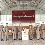 ปทุมธานี ผู้บังคับการตำรวจภูธรจังหวัดปทุมธานีรับมอบหน้ากากอานามัย เจลแอลกอฮอล์และสเปรย์แอลกอฮอล์