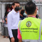 ปทุมธานี-แขวงทางหลวงชนบท รื้อแบริเออร์คอนกรีต บริเวณเกาะกลางถนนเลียบคลองห้า ออกแล้วหลังประชาชนได้รับความเดือดร้อน