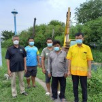 ปทุมธานี-รองนายกองค์การบริหารส่วนตำบลคลองควายนำเจ้าหน้าที่ลอกคลองกำจัดผักตบชวา เพื่อเปิดทางน้ำให้ไหลสะดวก