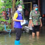 ปทุมธานี-นายอำเภอธัญบุรีห่วงใยประชาชนลงพื้นที่ตรวจสอบน้ำท่วมขัง เนื่องจากฝนตกเป็นเวลานาน
