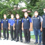 ปทุมธานี-องค์การบริหารส่วนจังหวัดปทุมธานีนำกระสอบทรายมากั้นแนวน้ำเพื่อป้องกันน้ำเอ่อท่วมสถานที่ราชการและบ้านเรือนริมฝั่งแม่น้ำเจ้าพระยา  ณ บริเวณโรงเรียนวัดป่างิ้ว ตำบลบ้านงิ้ว  อำเภอสามโคก จังหวัดปทุมธานี