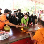 ปทุมธานี-ทำความสะอาดเก็บซากเต่าที่ตายใต้ถุนโบสถ์เจดีย์ บริเวณบ่อเต่าวัดโพสพผลเจริญ