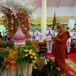 ปทุมธานี -พระบาทสมเด็จพระเจ้าอยู่หัว ทรงพระกรุณาโปรดเกล้าฯ ให้ผู้ว่าราชการจังหวัดปทุมธานี อัญเชิญผ้าไตรพระราชทานประกอบพิธีทอดผ้าป่า เพื่อน้อมเกล้าน้อมกระหม่อมถวายพระราชกุศลแด่พระบาทสมเด็จพระบรมชนกาธิเบศร มหาภูมิพลอดุลยเดชมหาราช บรมนาถบพิตร เนื่องในวันคล้ายวันสวรรคต และสมทบทุนโครงการทุนเล่าเรียนหลวงสำหรับพระสงฆ์ไทย ประจำปี 2564