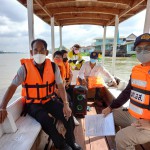 ปทุมธานี- นายอำเภอสามโคก ลงเรือสำรวจพื้นที่นำร่อง ท่องเที่ยว 9 วัดดัง อำเภอสามโคก ปทุมธานี- นายอำเภอสามโคก ลงเรือสำรวจพื้นที่นำร่อง ท่องเที่ยว 9 วัดดัง อำเภอสามโคก