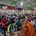 ปทุมธานี -วัดสะแก สามโคก  สอยดาว จับถุงของขวัญ เนื่องในเทศกาลวันลอยกระทง มีประชาชนเข้ามาทำบุญมากมาย