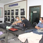 ปทุมธานี -ตร.สืบสวนคลองหลวงโชว์จับผู้ต้องหาต่างด้าวขโมยของในห้องเย็นพร้อมของกลาง