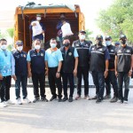 ปทุมธานี- นายกองค์การบริหารส่วนจังหวัดปทุมธานีห่วงใยพี่น้องประชาชนนำถุงยังชีพมามอบให้ชาวตำบลสามโคก ที่ได้รับผลกระทบน้ำท่วมที่ผ่านมา  ณ. วัดสามโคก ตำบลสามโคก อำเภอสามโคก จังหวัดปทุมธานี