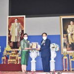 ปทุมธานี -วัฒนธรรมจังหวัดปทุมธานี รับโล่รางวัลและเกียรติบัตรผู้ทำคุณประโยชน์ให้แก่มหาวิทยาลัยเทคโนโลยีราชมงคลธัญบุรี