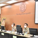 ปทุมธานี -คัดเลือกลายผ้าประจำจังหวัดปทุมธานี “รักบัว” ที่ได้รับแรงบันดาลใจในการสร้างสรรค์ผลงานมาจากตราสัญลักษณ์ คำขวัญ และความหมายของธงประจำจังหวัดปทุมธานี ประกอบไปด้วย ดอกบัว รวงข้าว สายน้ำ และหัวใจที่เกิือประกบกัน