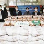 ปทุมธานี-มูลนิธิปวีณาฯ รับมอบข้าวมาบุญครอง 4.5 ตัน จากบริษัท พี อาร์ จี คอร์ปอเรชั่น จำกัด (มหาชน) ผู้ผลิตและจำหน่ายข้าวสารมาบุญครอง เพื่อส่งต่อไปช่วยเหลือผู้ได้รับผลกระทบโควิด-19