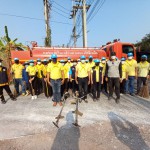 ปทุมธานี- นายก อบต.บางโพธิ์เหนือสามโคก นำเจ้าหน้าที่ทำความสะอาดถนนเพื่อการเดินทางสัญจรอย่างปลอดภัย