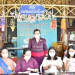 ปทุมธานี- ชุมชนคุณธรรมวัดโบสถ์ อำเภอเมืองปทุมธานี ร่วมกับสำนักงานวัฒนธรรมจังหวัดปทุมธานี และหน่วยพัฒนาอาชีพ บจก.มี เทรดดิ้ง คอร์เปอร์เรชั่น (โดยการสนับสนุนงบประมาณจากกองทุนเพื่อความเสมอภาคทางการศึกษา (กสศ.) จัดกิจกรรมปักหน้ากากผ้าจากลายสไบมอญ ให้แก่กลุ่มสตรีในชุมชนตลอดจนผู้สนใจเพื่อสร้างอาชีพ เพิ่มรายได้ในครัวเรือน