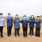 ปทุมธานี -สำนักงานวัฒนธรรมจังหวัดปทุมธานี กอ.รมน.จว.ปทุมธานี คณะเจ้าหน้าที่ที่ว่าการอำเภอธัญบุรี กลุ่มนักศึกษาจิตอาสาจากมหาวิทยาลัยเทคโนโลยีราชมงคลธัญบุรี ร่วมกันทำกิจกรรมเอามื้อสามัคคี ช่วยงานปลูกต้นไม้ ภายใต้โครงการฝึกอบรมเพิ่มศักยภาพ และการน้อมนำหลักปรัชญาของเศรษฐกิจพอเพียงไปสู่การปฏิบัติ ณ สถานปฏิบัติธรรมสมเด็จพระสังฆราช (อมฺพรมหาเถร) คลอง ๙ จังหวัดปทุมธานี