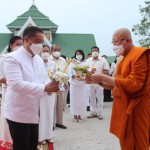 ปทุมธานี- รองผู้ว่าราชการจังหวัดปทุมธานีให้เกียรติเป็นประธาน พิธีเวียนเทียน เนื่องในวันมาฆบูชา ประจำปี ๒๕๖๕