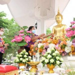 ปทุมธานี-สำนักงานวัฒนธรรมจังหวัดปทุมธานี จัดพิธีสรงน้ำพระปทุมธรรมราช (องค์จำลอง) และสักการะศาลหลักเมือง เพื่อความเป็นสิริมงคลในเทศกาลสงกรานต์จังหวัดปทุมธานี