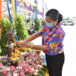 ปทุมธานี-วัฒนธรรมจังหวัดปทุมธานี ร่วมงานสานสายใยรักในครอบครัวและสืบสานประเพณีสงกรานต์ รวมกับเครือข่ายชุมชนคุณธรรม การสาธิตการทำข้าวแช่รามัญ