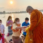 ปทุมธานี -สำนักงานวัฒนธรรมจังหวัดปทุมธานี บูรณาการร่วมกับอำเภอเมืองปทุมธานี จัดกิจกรรมทำบุญตักบาตร สืบสานวิถีไทย-รามัญ และวันธรรมสวนะ ณ วัดชินวรารามวรวิหาร อำเภอเมืองปทุมธานี