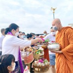 ปทุมธานี-สำนักงานวัฒนธรรมจังหวัดปทุมธานีร่วมจัดกิจกรรมทำบุญ ตักบาตร เนื่องในวันวิสาขบูชา