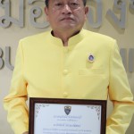 นนทบุรี- ดร.สิทธิศักดิ์ เจียวพงษ์พิพัฒน์ เข้ารับมอบเกียรติบัตร ผู้ทำคุณประโยชน์กับตรวจคนเข้าเมืองนนทบุรี ประจำปี ๒๕๖๕ ณ ห้องประชุมชั้น 4 ที่ทำการตรวจคนเข้าเมืองจังหวัดนนทบุรี เลขที่ ๙๕๔ หมู่ที่ ๑ ซอยร่วมมิตร ถนนนครอินทร์ ตำบลบางขนุน อำเภอบางกรวย จังหวัดนนทบุรี นนทบุรี- ดร.สิทธิศักดิ์ เจียวพงษ์พิพัฒน์ เข้ารับมอบเกียรติบัตร ผู้ทำคุณประโยชน์กับตรวจคนเข้าเมืองนนทบุรี ประจำปี ๒๕๖๕ ณ ห้องประชุมชั้น 4 ที่ทำการตรวจคนเข้าเมืองจังหวัดนนทบุรี เลขที่ ๙๕๔ หมู่ที่ ๑ ซอยร่วมมิตร ถนนนครอินทร์ ตำบลบางขนุน อำเภอบางกรวย จังหวัดนนทบุรี