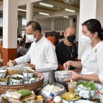 ปทุมธานี -พ่อเมืองปทุมธานี เป็นประธานในพิธีทำบุญตักบาตรเนื่องในวันอาสาฬหบูชา