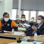 ปทุมธานี บิ๊กแจ๊สปลุกจิตสำนึกตำรวจโชว์ภาพถ่ายนักเที่ยว มั่วสุมเสพยาเสพติดในร้านเหล้า กลางที่ประชุม กต.ตร.ปทุม