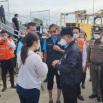 ปทุมธานี บิ๊กป๊อกพร้อมคณะตรวจเยี่ยมศูนย์บัญชาการสถานการณ์น้ำเทศบาลนครรังสิต