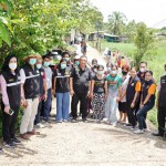 ปทุมธานี นายกแจ๊สห่วงชาวหนองเสือน้ำท่วมส่งเลขาบายมอบถุงยังชีพและแพโฟมสร้างขวัญกำลังใจ