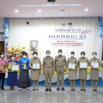 ปทุมธานี-ผู้ว่าฯปทุมธานี มอบโล่รางวัลและใบประกาศเกียรติคุณให้แก่ผู้ได้รับรางวัล กิจกรรม “วันเชิดชูเกียรติ คนปทุมธานี” ครั้งที่ 3 ประจำปี 2565