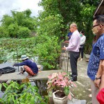 ปทุมธานี “นายกอำนวย” ห่วงใยช่วยเหลือชาวบ้านซ่อมสะพานทางเดินเข้าบ้านให้ หวั่นสะพานหัก ปทุมธานี “นายกอำนวย” ห่วงใยช่วยเหลือชาวบ้านซ่อมสะพานทางเดินเข้าบ้านให้ หวั่นสะพานหัก