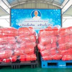 ปทุมธานี วัดพระธรรมกายส่งมอบถุงยังชีพ 5,000 ชุด ช่วยผู้ประสบภัยน้ำท่วม 7 จังหวัด