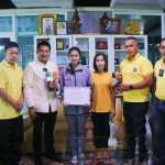 ปทุมธานี ดร.เกียรติศักดิ์ ส่องแสง อดีตสมาชิกสภาผู้แทนราษฎร จังหวัดปทุมธานี ให้กำลังใจนักกีฬาแบดมินตันทีมชาติไทย