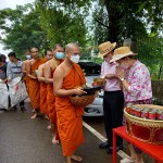 ปทุมธานี – วัดสะแก สามโคก จัดพิธีทำบุญงานประเพณีตักบาตรเทโวโรหณะ ออกพรรษา ประจำปี ๒๕๖๕  ณ ถนนสายบุญ ซอยวัดสะแก ตำบลสามโคก อำเภอสามโคก จังหวัดปทุมธานี