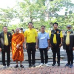 ปทุมธานี –คณะทำงานท่านสมหมาย เอี่ยมสอาด มอบถุงยังชีพช่วยเหลือน้ำท่วมผู้อาศัยริมฝั่งแม่น้ำเจ้าพระยา เขตตำบลสามโคก จำนวน 240 ครัวเรือน