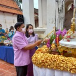 ปทุมธานี-วัดสิงห์ สามโคก จัดพิธีทำบุญตักบาตรพระร้อย ประจำปี ๒๕๖๕ มีประชาชน เข้าร่วมพิธีเป็นจำนวนมาก ณ โบสถ์เก่าวัดสิงห์ ตำบลสามโคก อำเภอสามโคก จังหวัดปทุมธานี