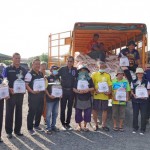 ปทุมธานี นายก อบจ.ปทุมธานีมอบถุงยังชีพบรรเทาภัยให้พี่น้องผู้ประสบภัยน้ำท่วมริมฝั่งเจ้าพระยานอกแนวป้องกัน