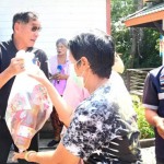 ปทุมธานี นายก อบจ.ปทุมธานีรวมเพื่อน นรต.30 พร้อมเลขาฯบายลงเรือมอบถุงยังชีพบรรเทาภัยผู้ประสบภัยน้ำท่วมที่อยู่ริมแม่น้ำเจ้าพระยา ปทุมธานี นายก อบจ.ปทุมธานีรวมเพื่อน นรต.30 พร้อมเลขาฯบายลงเรือมอบถุงยังชีพบรรเทาภัยผู้ประสบภัยน้ำท่วมที่อยู่ริมแม่น้ำเจ้าพระยา