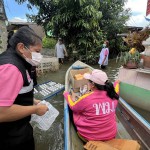 ปทุมธานี ชมรมอาสาสมัครพัฒนาสังคมและความมั่นคงของมนุษย์จังหวัดปทุมธานี ลงพื้นที่ช่วยเหลือกลุ่มเปราะบางที่ประสบอุทกภัยในพื้นที่ ต.บ้านกลาง อ.เมืองปทุมธานี จ.ปทุมธานี
