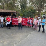 ปทุมธานี กลุ่มคนรักทักษิณรวมตัวให้กำลังใจทักษิณ หลังจตุพรออกมาแฉ